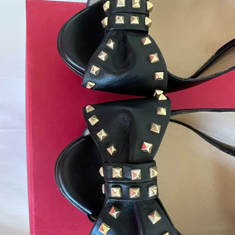 VALENTINO GARAVANI STUDDED BOW PLATFORM PUMPS - Picture 5 of 12